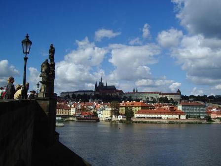 От порогов происходит и название города Прага
